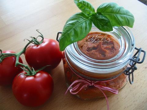Tomaten-Kräuterbutter