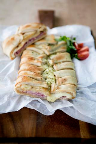 PASTRY WITH HAM AND CHEESE