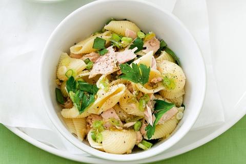 Shell pasta with tuna and basil