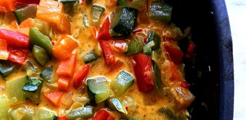 caril de legumes com arroz branco