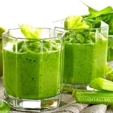 apple and celery smoothie by Dana
