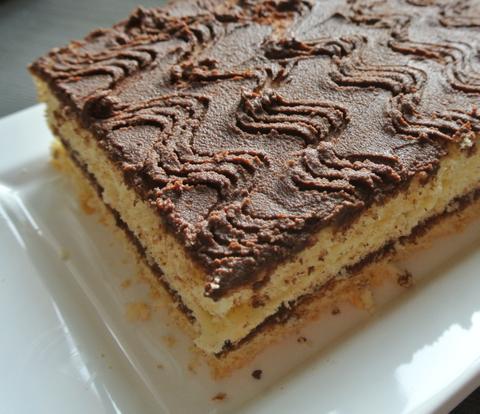 Biskuitkuchen mit Parisercreme