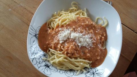 Spaghetti Bolognese with peanut
