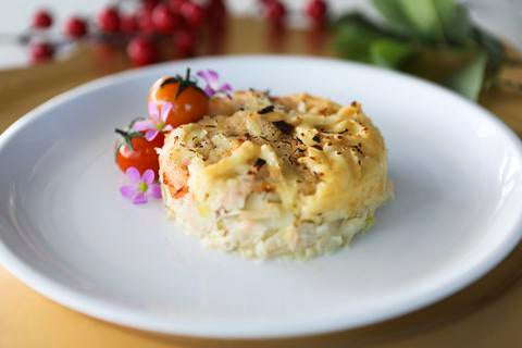 Gratín de salmón y puerros