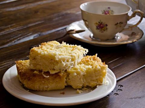 Bolo de côco e maçã