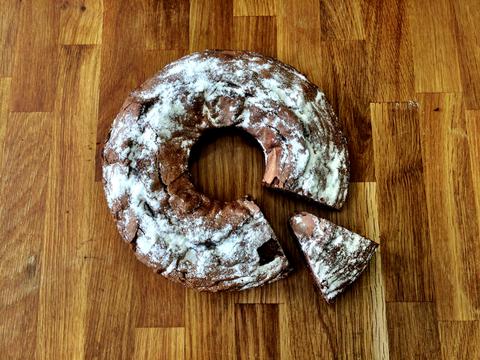 Chocolate cake with port wine