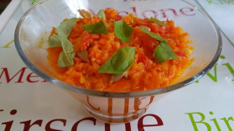 Carrot and pepper salad