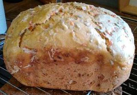 Spelled carrot bread