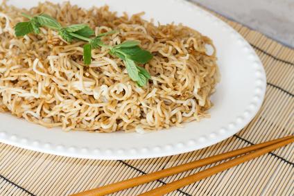 NOUILLES CHINOISE FAÇON THAÏ AU POULET