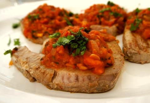 Tuna steaks with tomato sauce