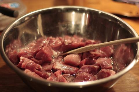 Marinada de carne de porco em vinha d'alhos