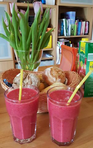 Berries breakfast drink