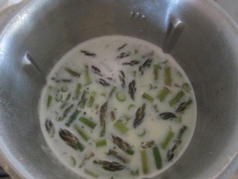 Green asparagus soup