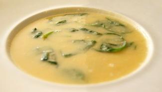 Sopa de grão com espinafres
