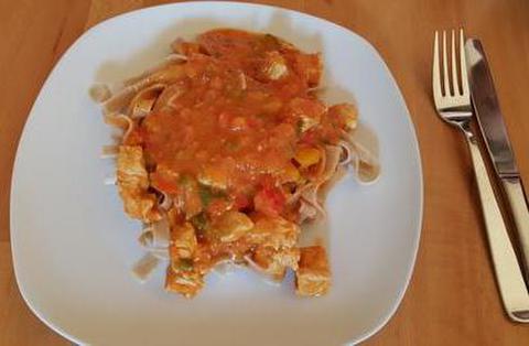 Hühnerbrust-Paprika-Tomaten-Topf low carb