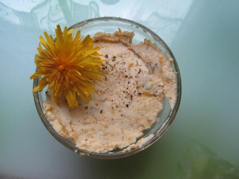 Dandelion butter - salty