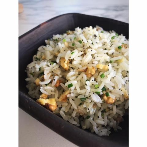 RICE WITH POPPIES, CIBOULETTE AND WALNUTS