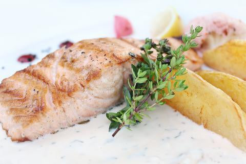 SALMON WITH POTATOES AND CHAMPIÑONES SAUCE