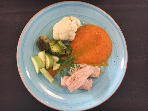 Steamed Salmon with Pepper Sauce