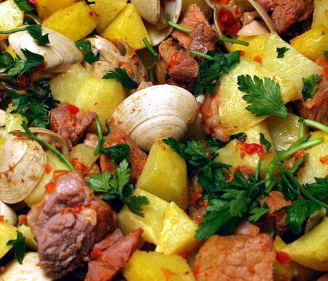 Porkmeat à Alentejana (with Clams)