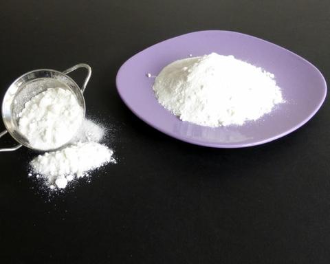 Giulia's Waterproof Powdered Sugar
