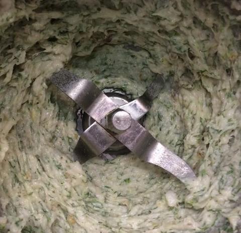 Закуска из сала с зеленью и чесноком