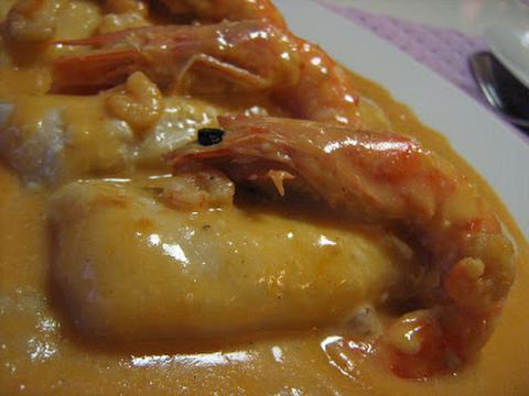 Medalhões de Pescada com natas e camarão