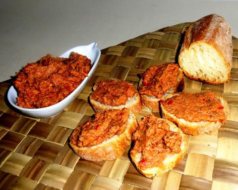 Tuna dressing for bruschetta or sandwiches
