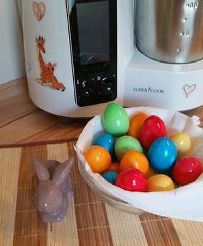 Color eggs