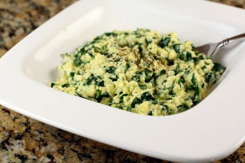 Scrambled eggs with alheira and spinach