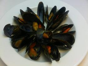 Steamed Mussels in White Wine Sauce