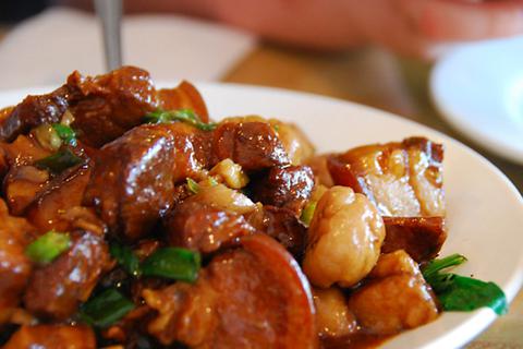 Rojões with chestnuts