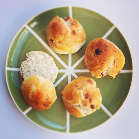 PETITS PAINS AUX NOISETTES ET AUX RAISINS