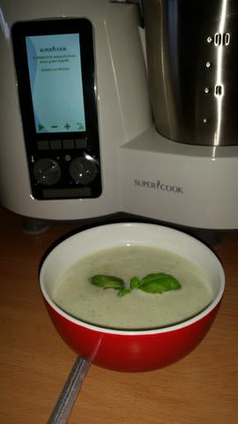 Zucchini-Käsesuppe