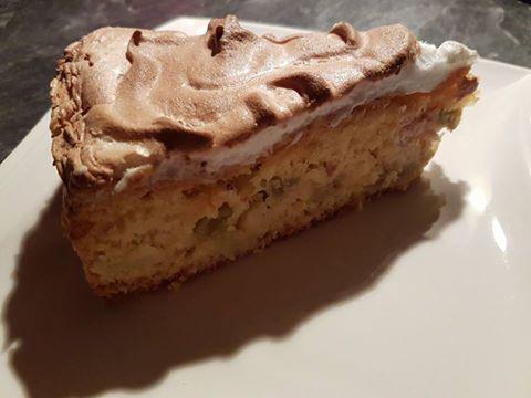 Rhubarb meringue