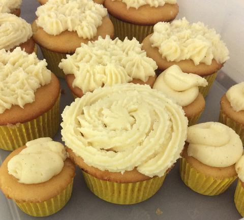 Delicious Vanilla Cupcakes with Vanilla Buttercream