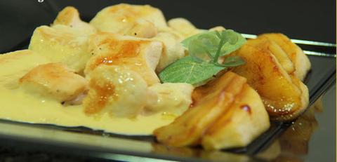 Pollo a la mostaza con guarnición de manzana