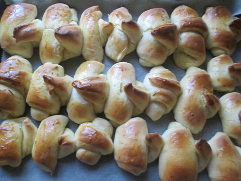 Dandelion bread rolls