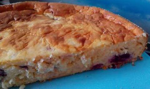 Rice pudding cake with cherries