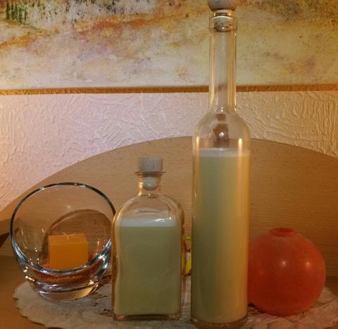 Likör mit Weißer Schokolade und Amaretto