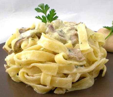 Tagliatelle com cogumelos pleurothus