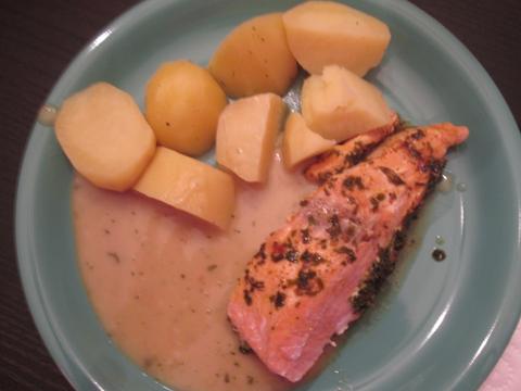 Salmon in herb sauce with Potatoes