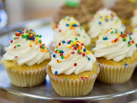 Vanilla Cup Cakes (EASY)