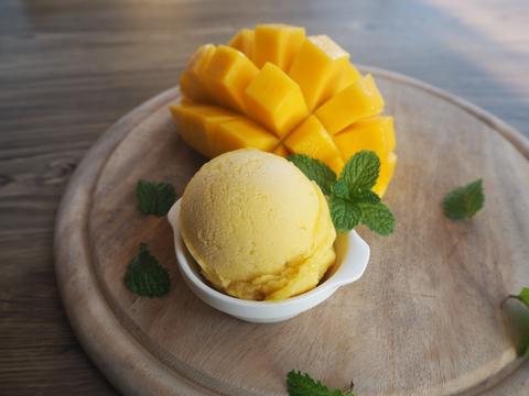 CREAMY MANGO ICE CREAM (OR FRUIT OF YOUR CHOICE)