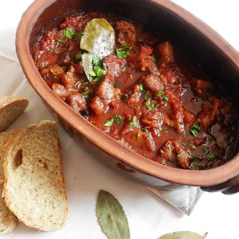 Carne estufada com Salsichas e Cogumelos
