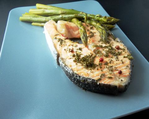 Steamed Salmon with Asparagus