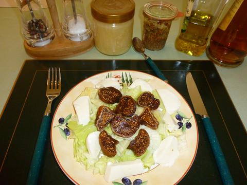 Lamb's Lettuce with Figs and Mozzarella