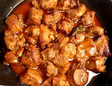 Carne de porco em vinha d'alhos