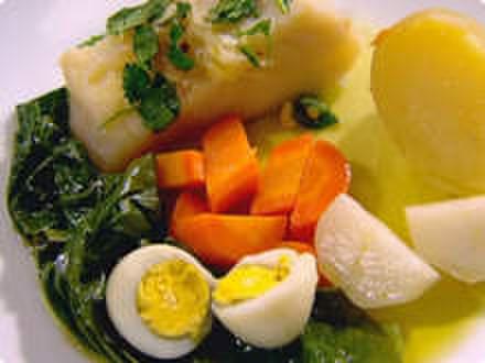 Steamed cod with aromatic herbs