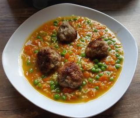 Vegetable noodle soup with meatballs